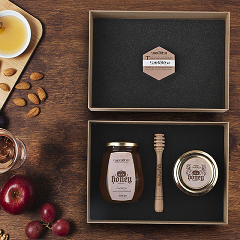 Premium and Exclusive Gift Box – Pack of Honeycomb and Raw Honey