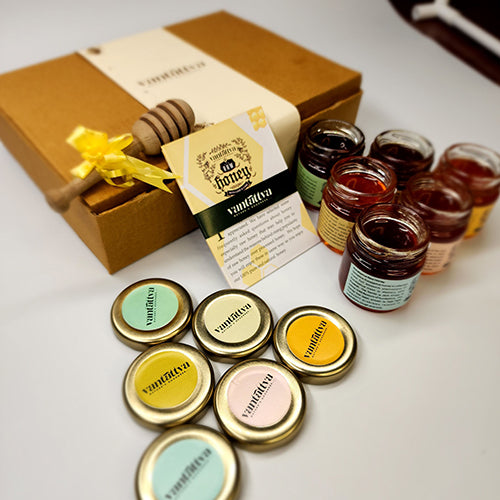 Simple and Classic: Pack of 6 honey jars packed in craft paper box